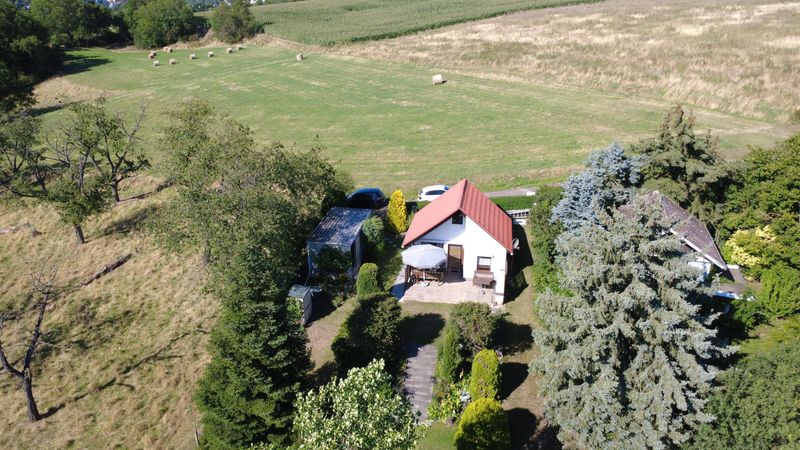 Charmantes Wochenendhaus mit Garten, Terrasse und Garage im Kuhndorftal